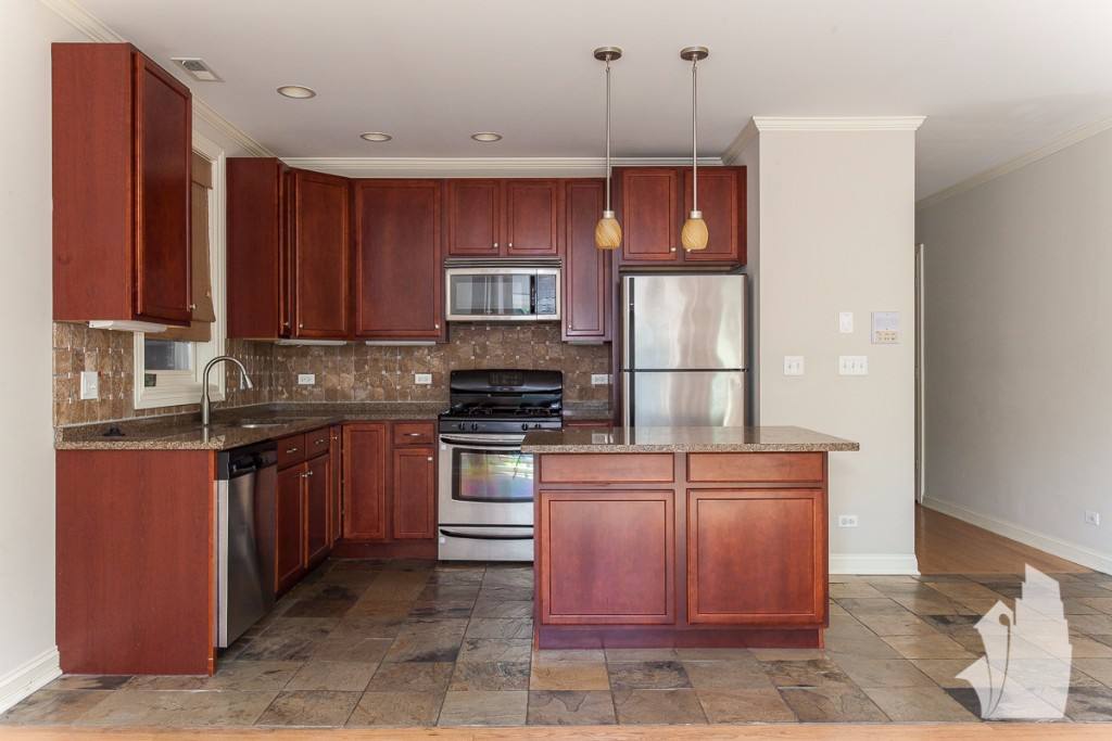 Apartment for rent at 1148 W Roscoe St #2W, Chicago, IL 60657