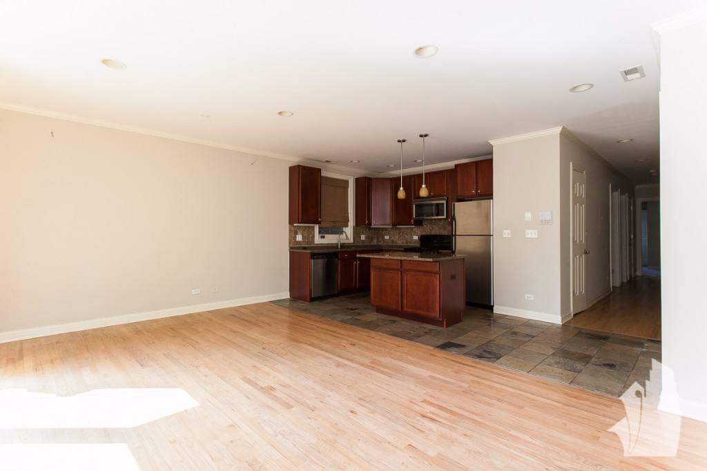 Apartment for rent at 1148 W Roscoe St #2W, Chicago, IL 60657