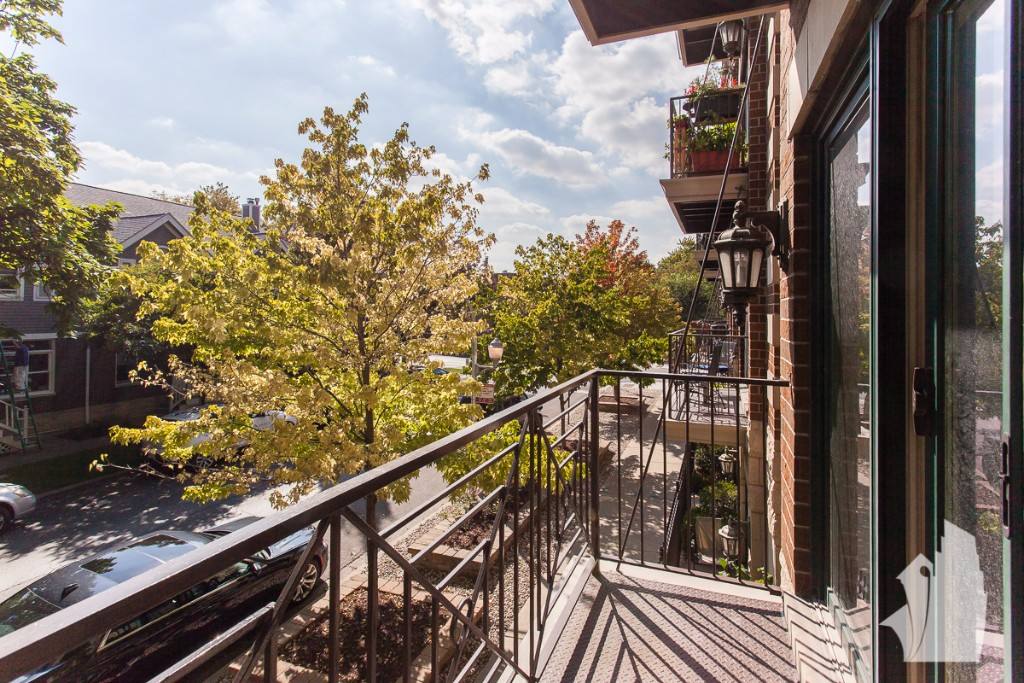 Apartment for rent at 1148 W Roscoe St #2W, Chicago, IL 60657