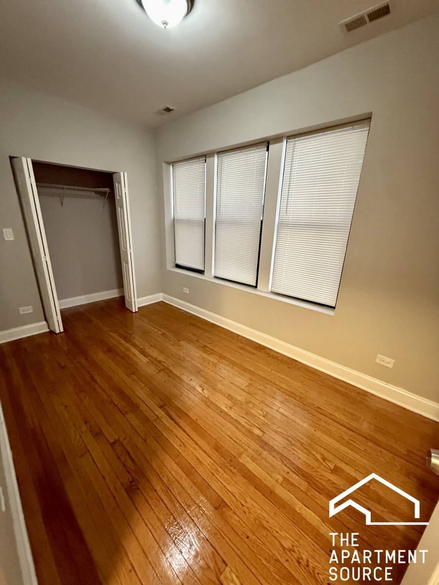 Apartment for rent at 6913 S Paxton Ave #3, Chicago, IL 60649