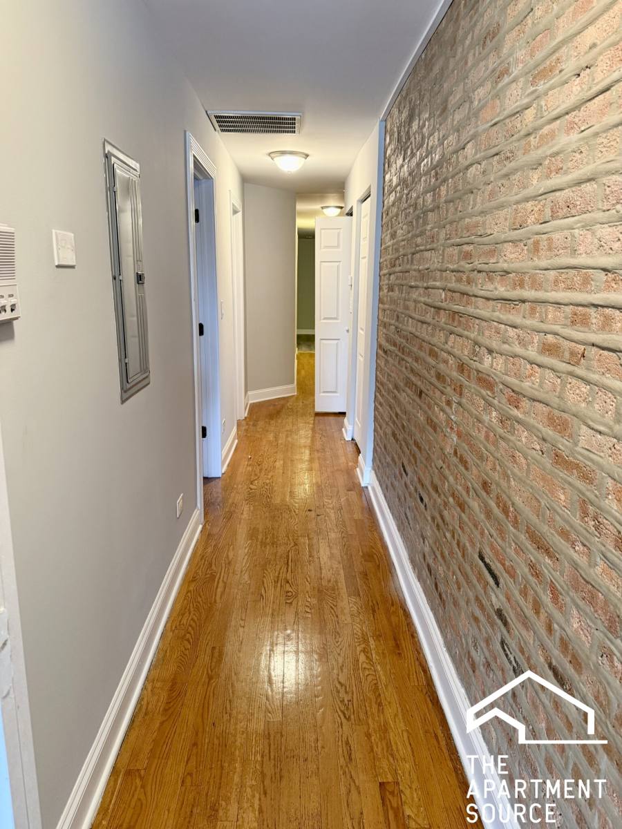 Apartment for rent at 6913 S Paxton Ave #3, Chicago, IL 60649