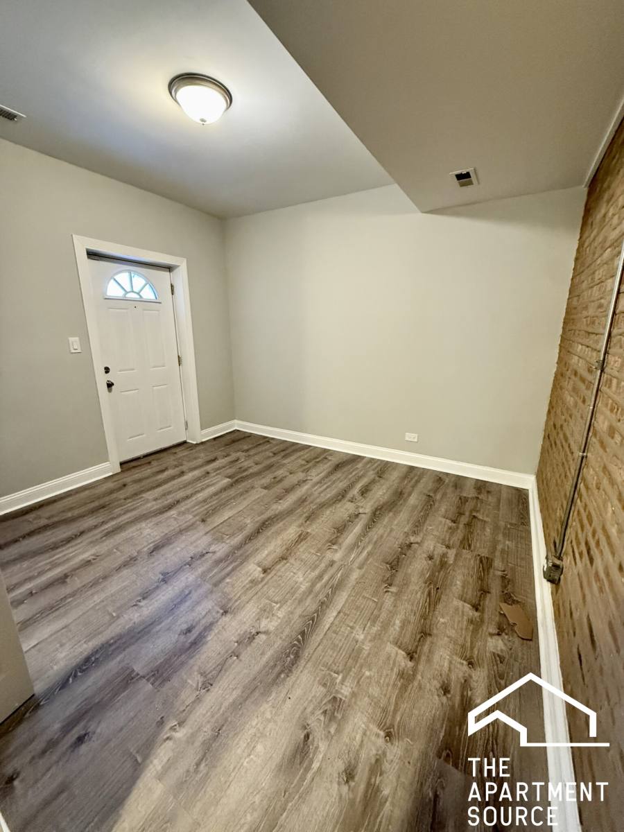 Apartment for rent at 6913 S Paxton Ave #3, Chicago, IL 60649