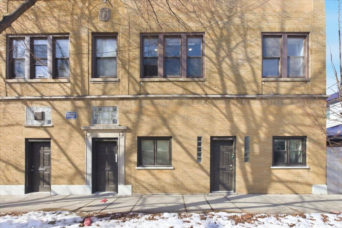 Apartment for rent at 4004 N Bell Ave #2C, Chicago, IL 60618