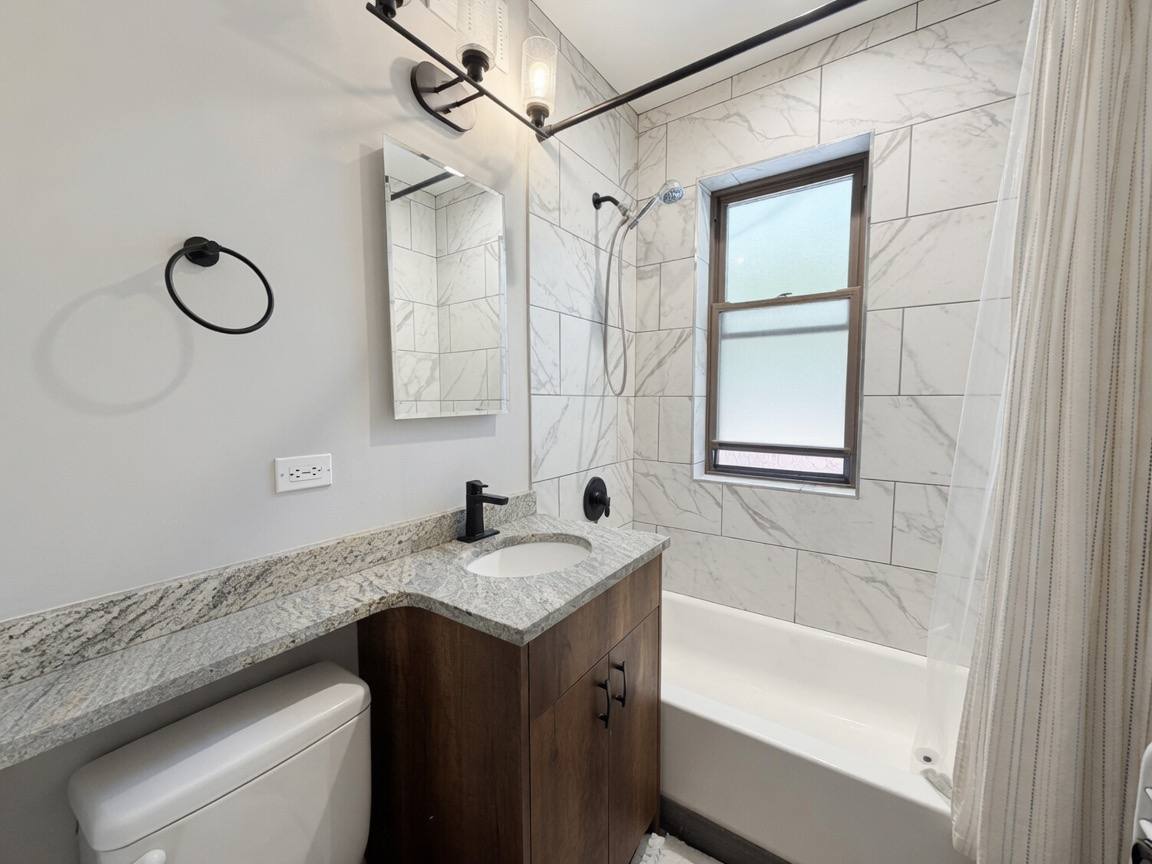 Apartment for rent at 4004 N Bell Ave #2C, Chicago, IL 60618