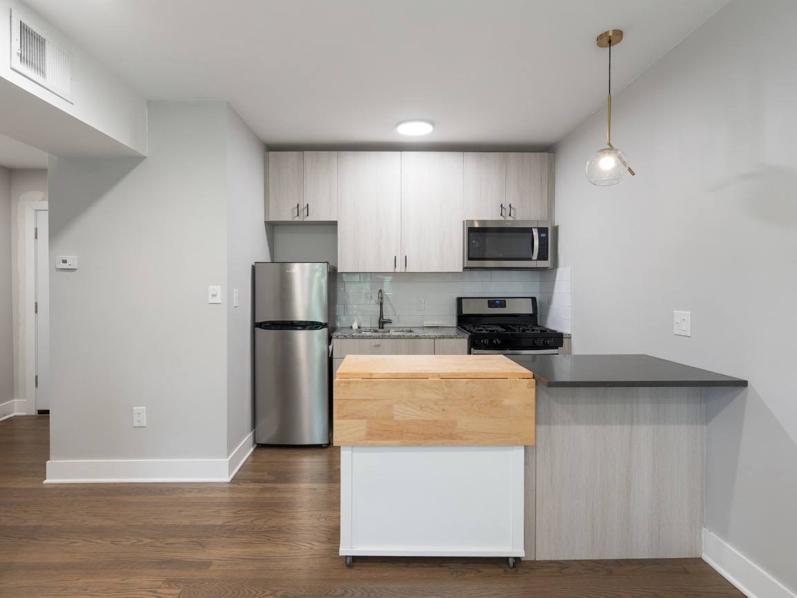 Apartment for rent at 4004 N Bell Ave #2C, Chicago, IL 60618