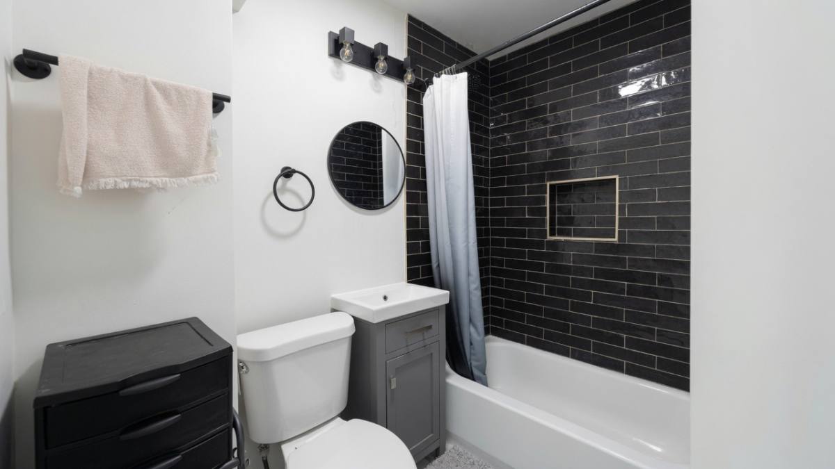 Apartment for rent at 1322 W Ohio St #3F, Chicago, IL 60642