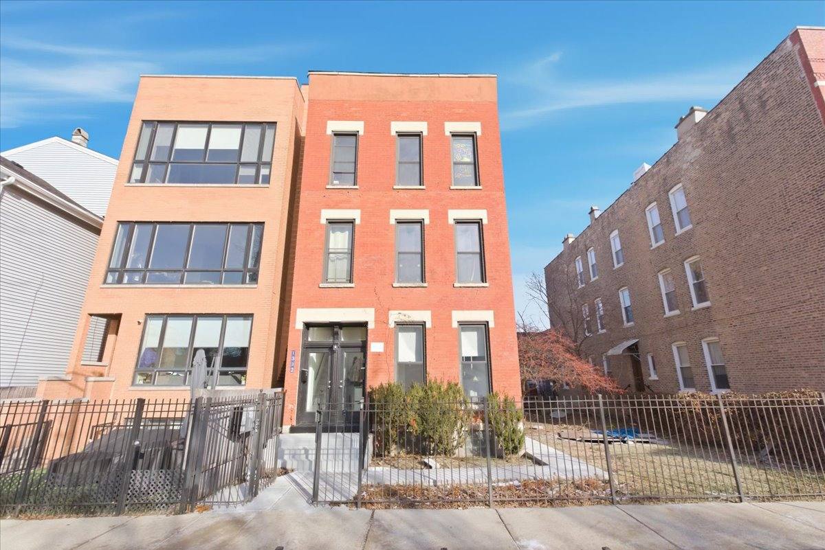 Apartment for rent at 1322 W Ohio St #3F, Chicago, IL 60642