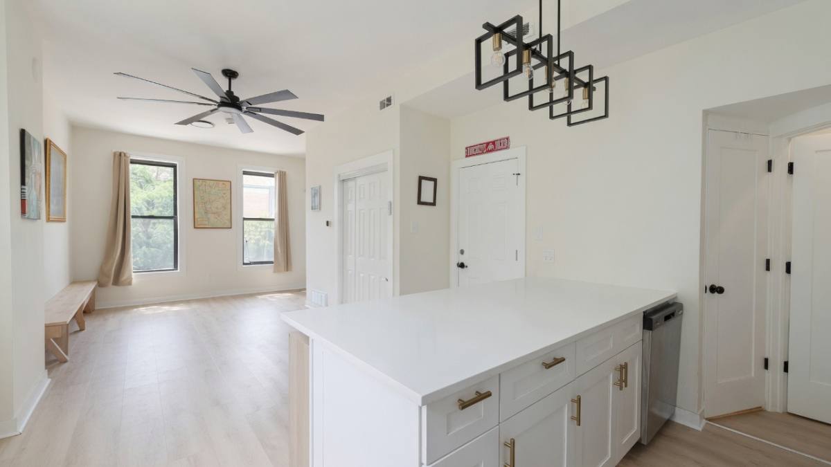 Apartment for rent at 1322 W Ohio St #3F, Chicago, IL 60642