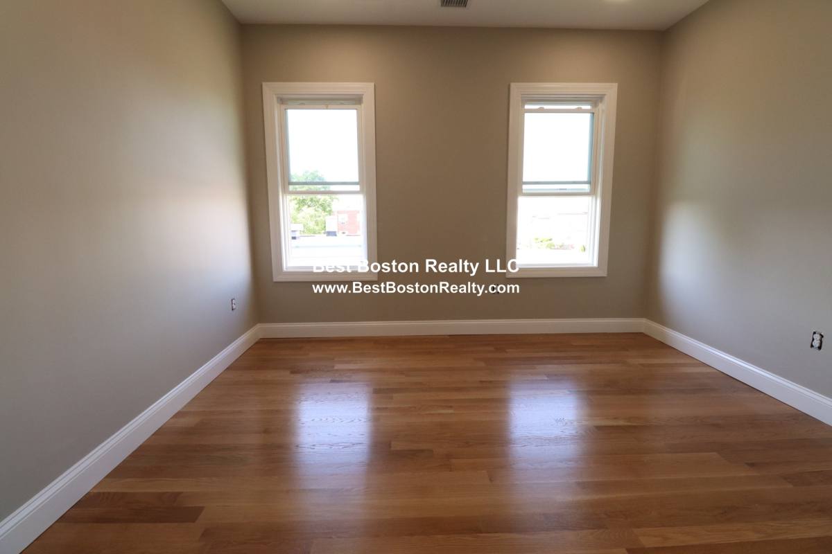 Apartment for rent at 317 Main St #2, Medford, MA 02155