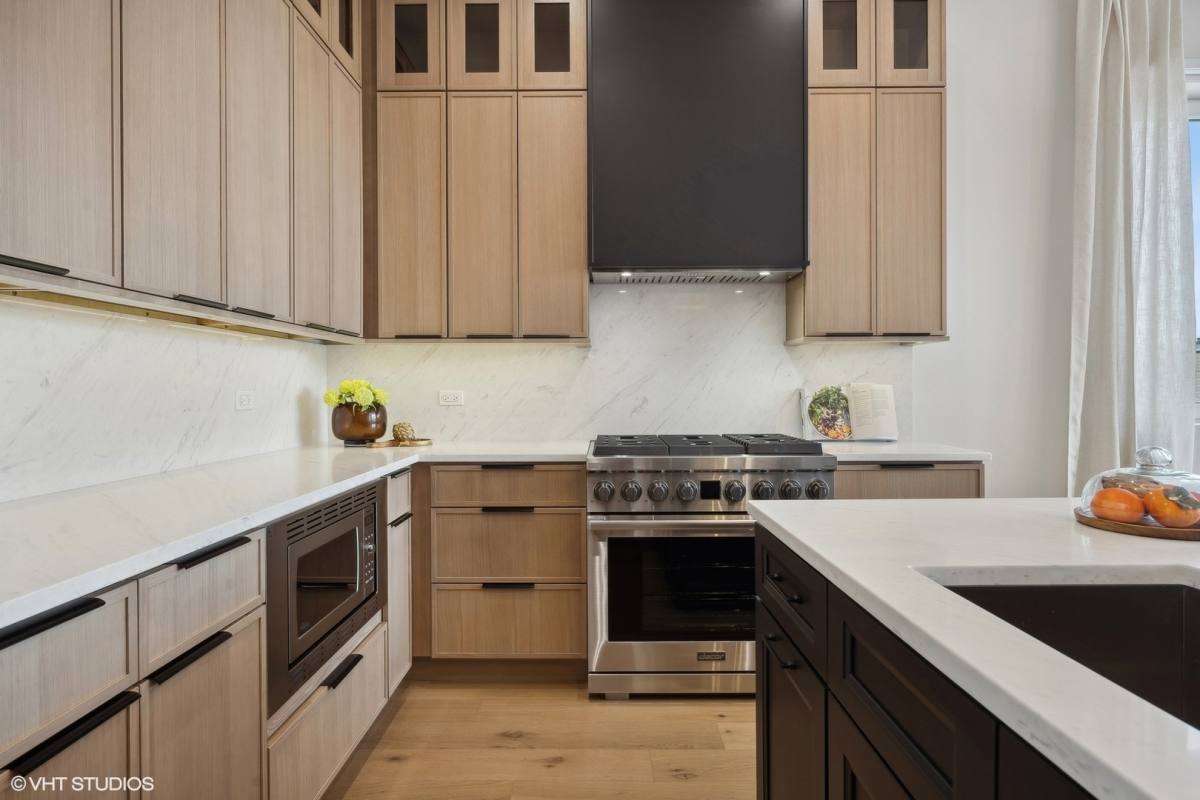 Apartment for rent at 3739 N Clifton Ave #3, Chicago, IL 60613