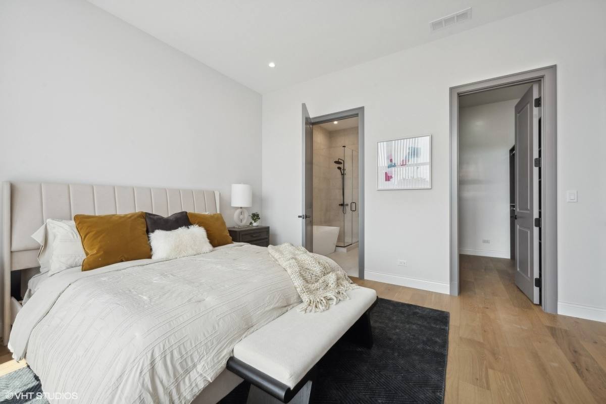 Apartment for rent at 3739 N Clifton Ave #3, Chicago, IL 60613