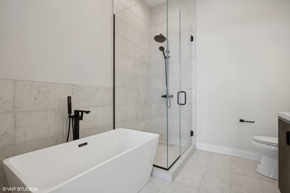 Apartment for rent at 3739 N Clifton Ave #1, Chicago, IL 60613