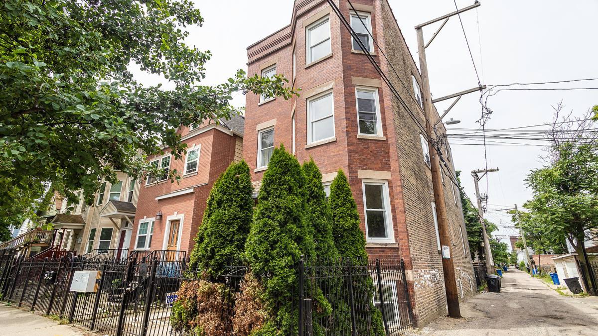 Apartment for rent at 1840 N Saint Louis Ave #1, Chicago, IL 60647