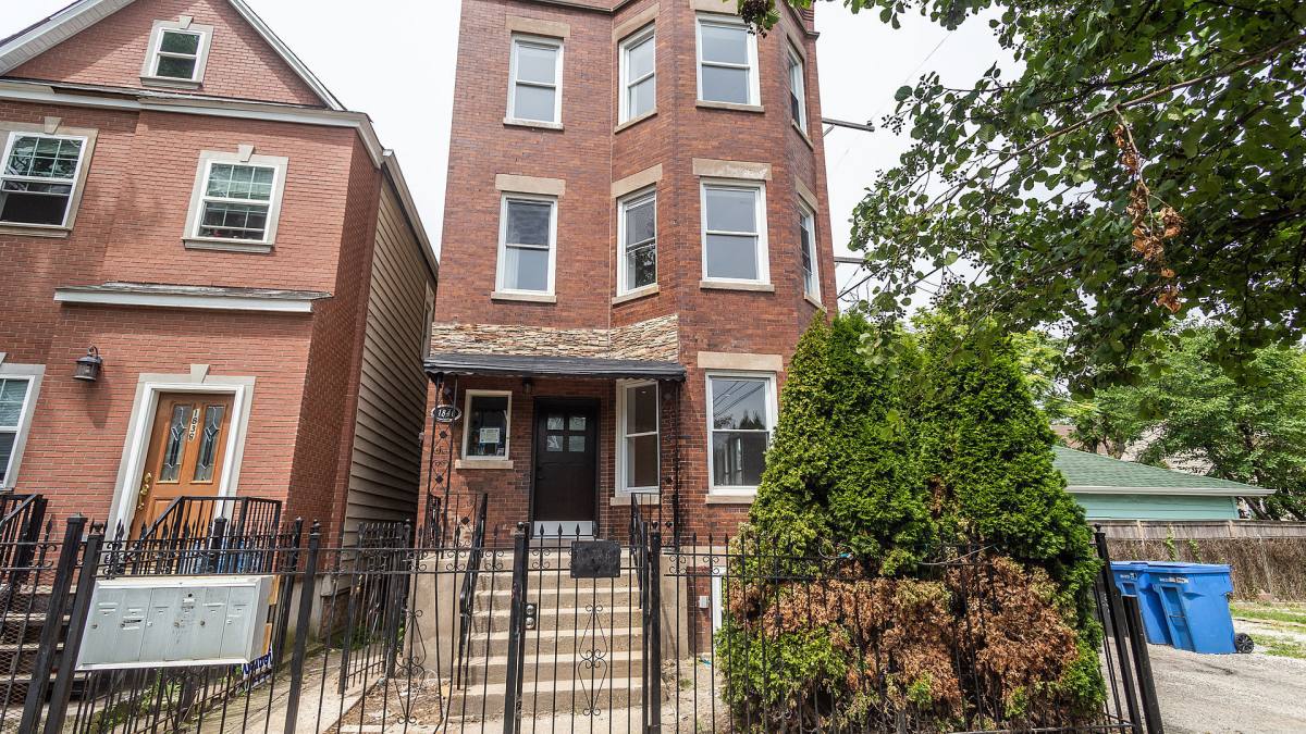 Apartment for rent at 1840 N Saint Louis Ave #1, Chicago, IL 60647