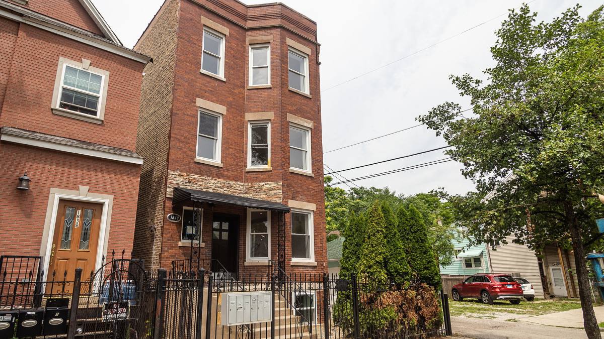 Apartment for rent at 1840 N Saint Louis Ave #1, Chicago, IL 60647