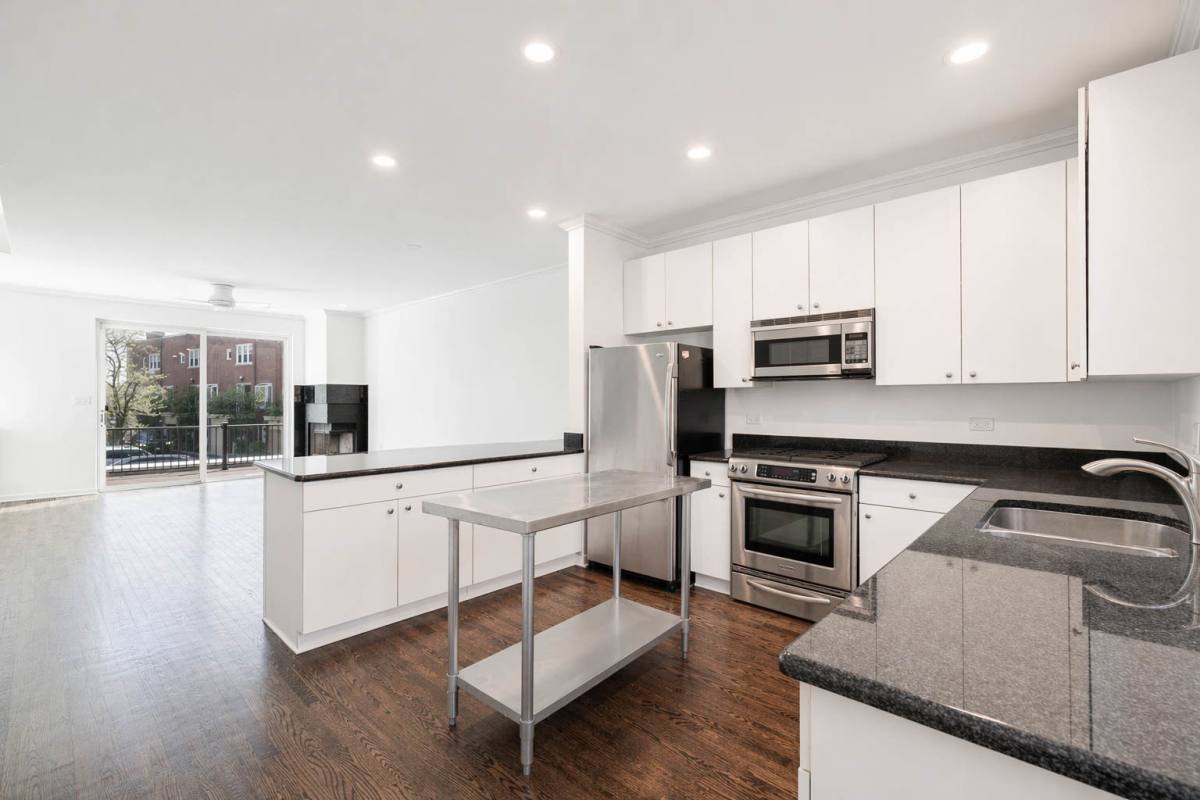 Townhouse for rent at 1781 W Altgeld St #O, Chicago, IL 60614