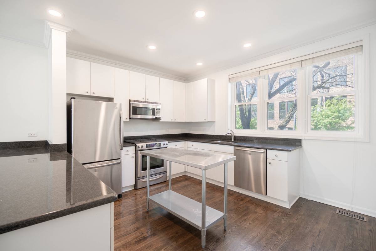 Townhouse for rent at 1781 W Altgeld St #O, Chicago, IL 60614