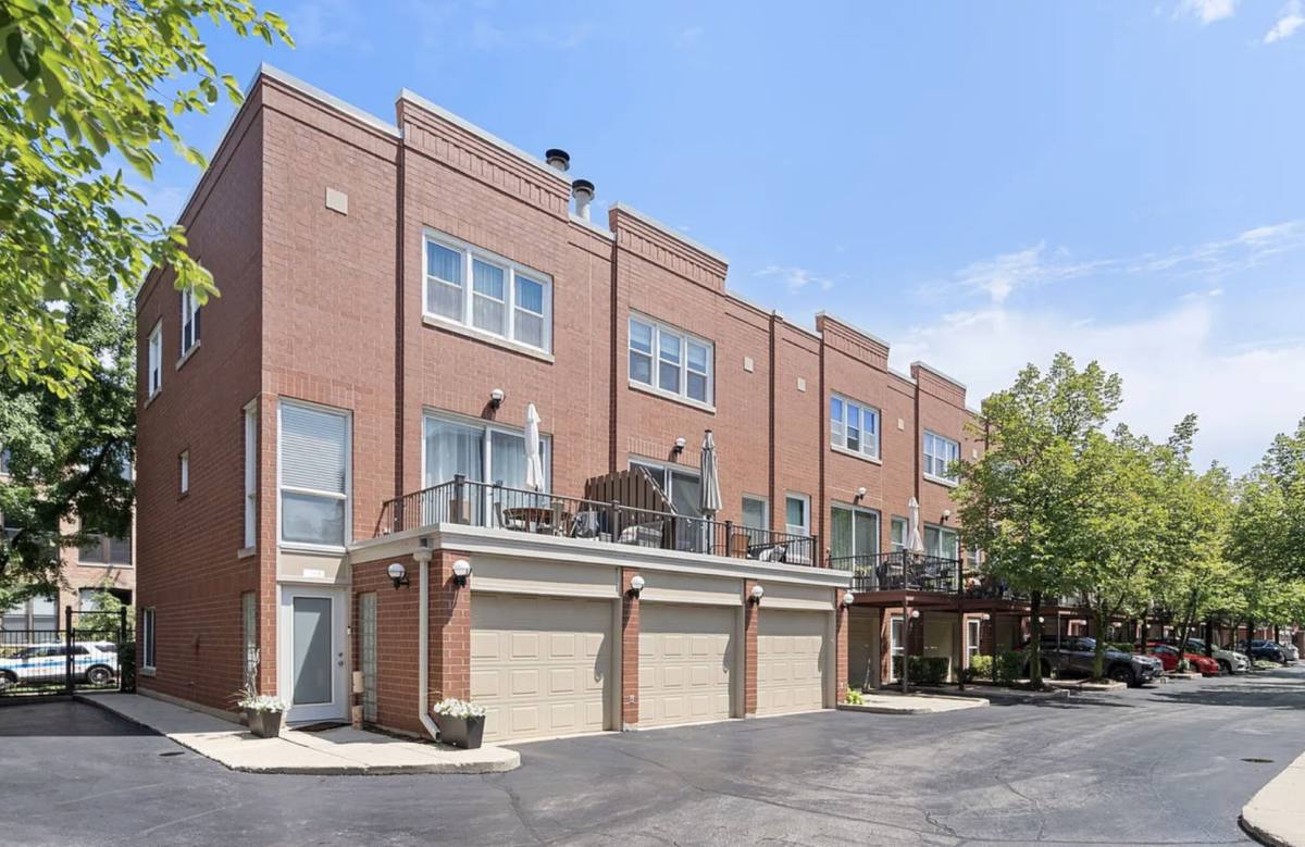 Townhouse for rent at 1781 W Altgeld St #O, Chicago, IL 60614