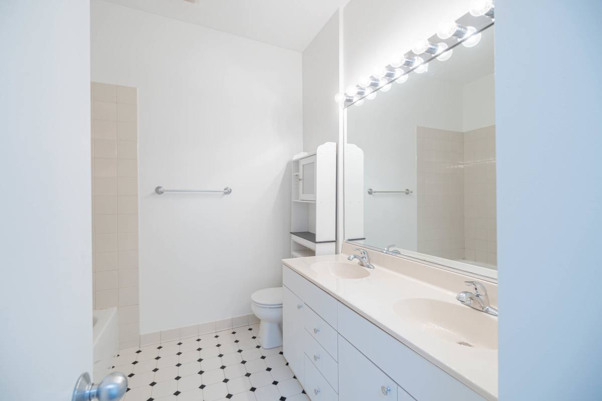Townhouse for rent at 1781 W Altgeld St #O, Chicago, IL 60614