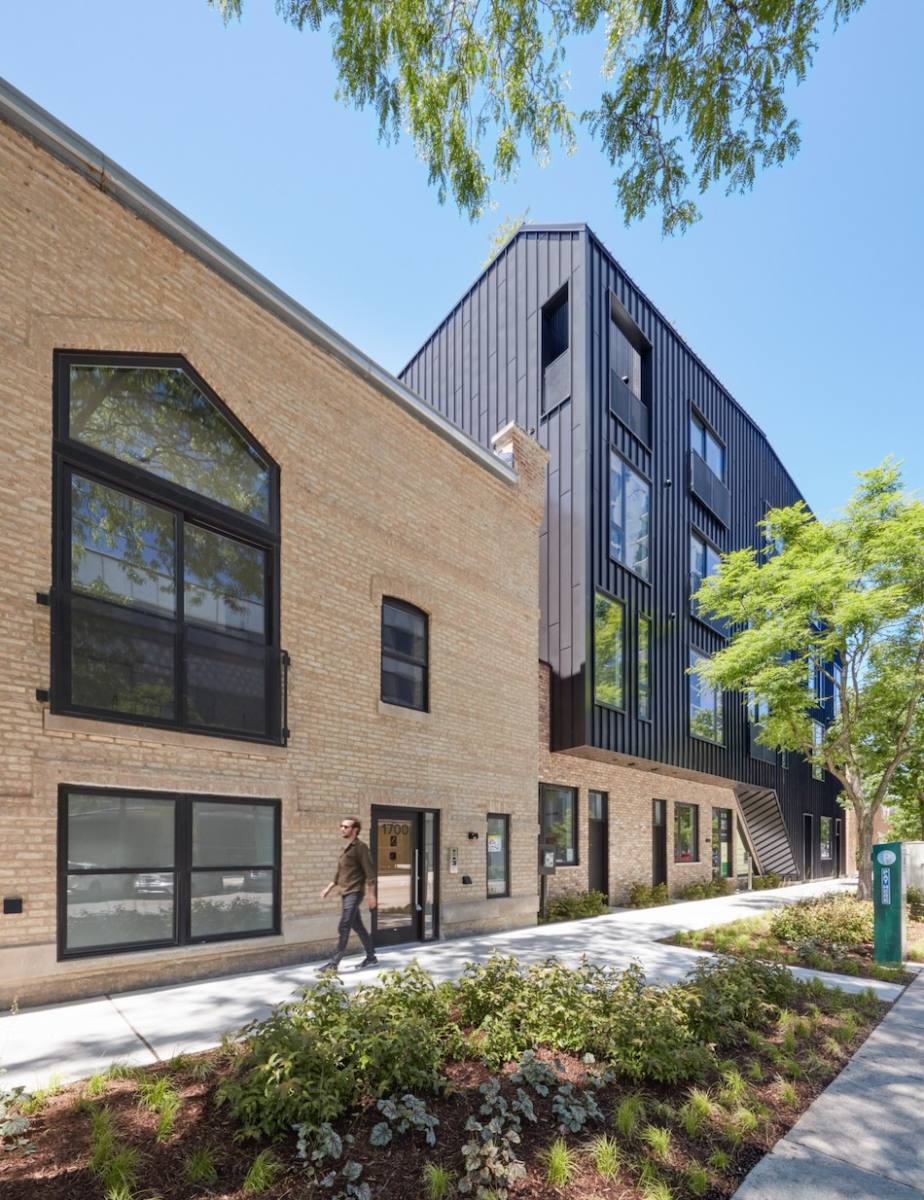 Apartment for rent at 1700 Oak Ave #1, Evanston, IL 60201
