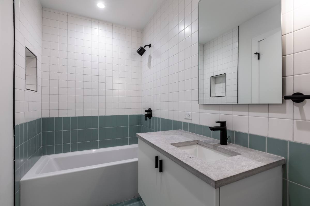 Apartment for rent at 1700 Oak Ave #6, Evanston, IL 60201