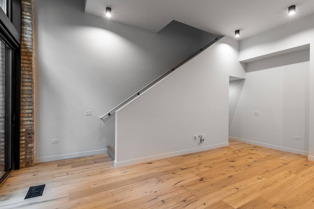 Apartment for rent at 1700 Oak Ave #6, Evanston, IL 60201