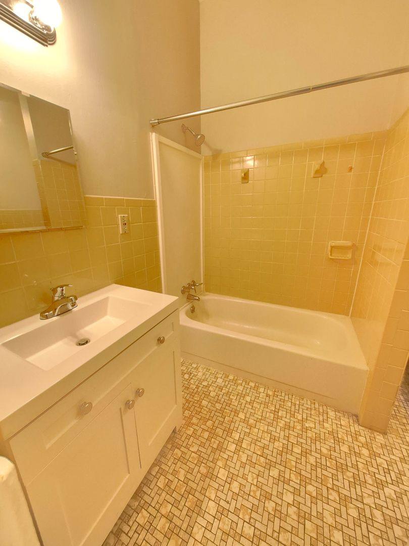 Apartment for rent at 13 Lafayette Park, Rochester, NY 14607