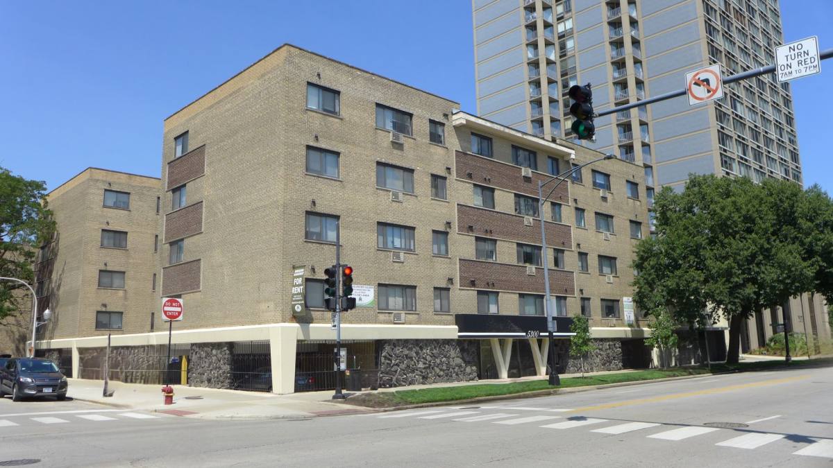 Apartment for rent at 5300 N Sheridan Rd, Chicago, IL 60640