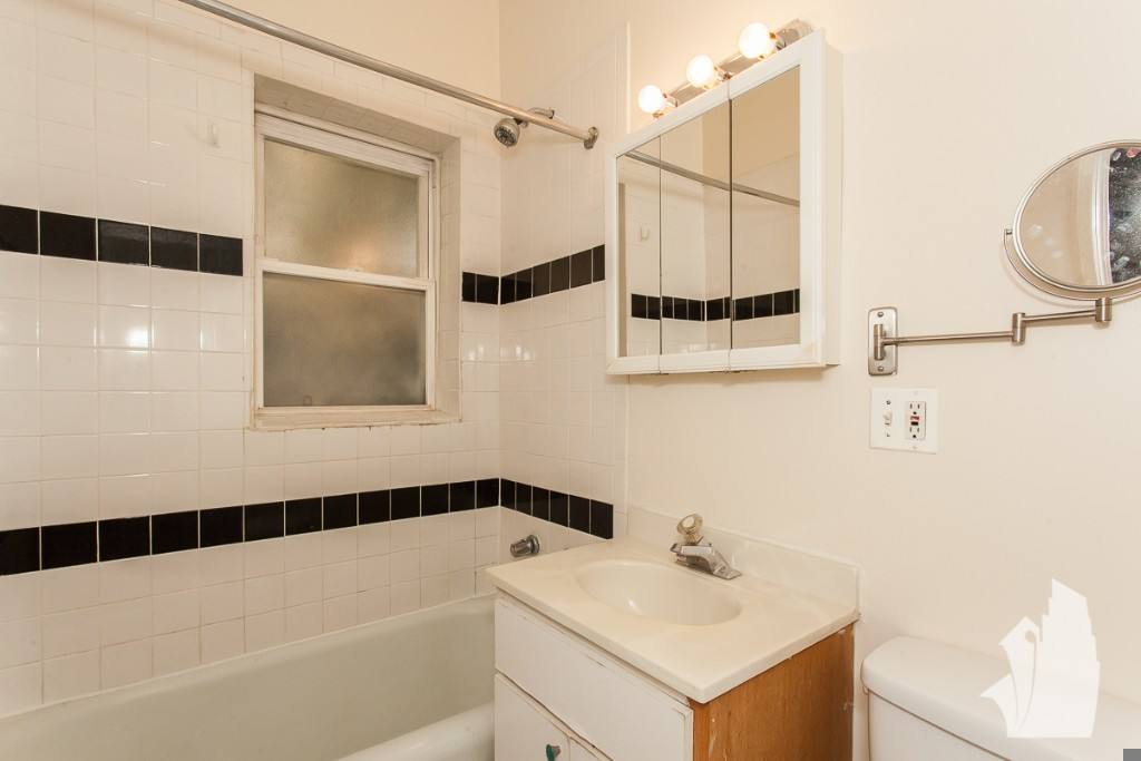 Apartment for rent at 3922 N Pine Grove Ave #3, Chicago, IL 60613