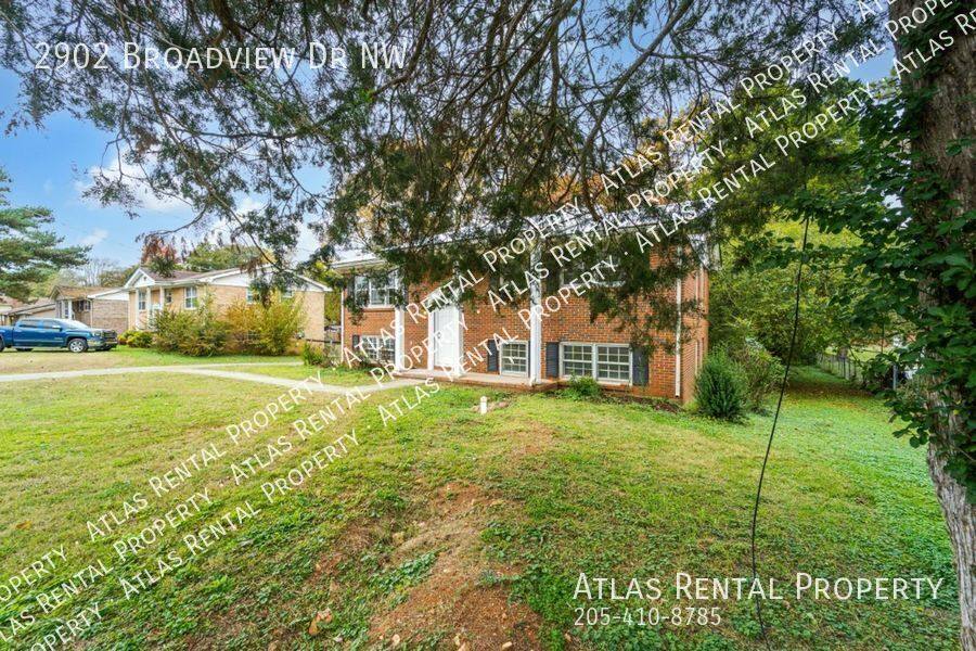 House for rent at 2902 Broadview Dr NW, Huntsville, AL 35810