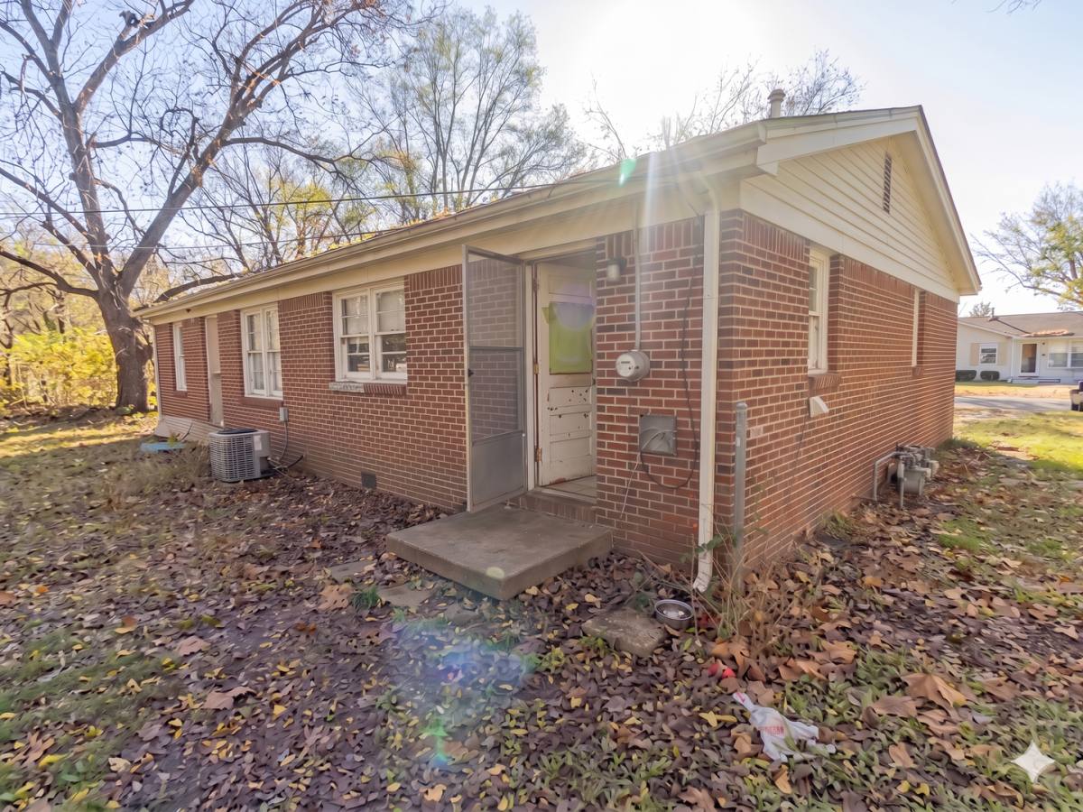 Apartment for rent at 416 W Spring Dr, Haysville, KS 67060