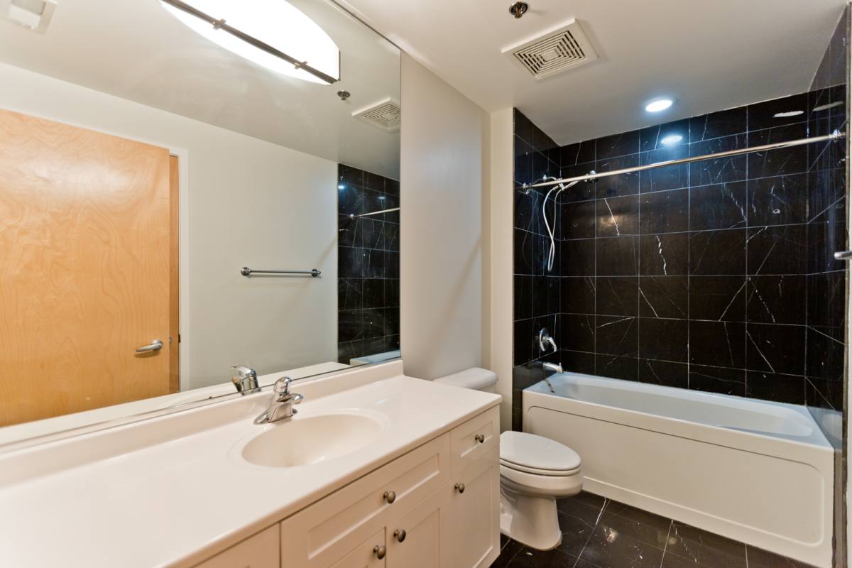 Apartment for rent at 1201 W Adams #709, Chicago, IL 60607