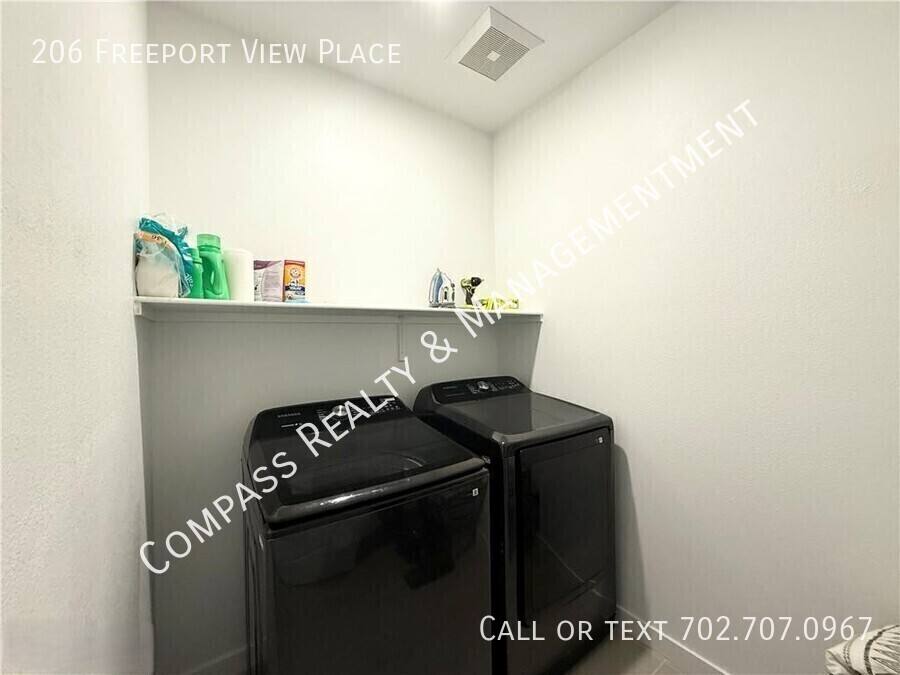 Townhouse for rent at 206 Freeport View Place, Henderson, NV 89011
