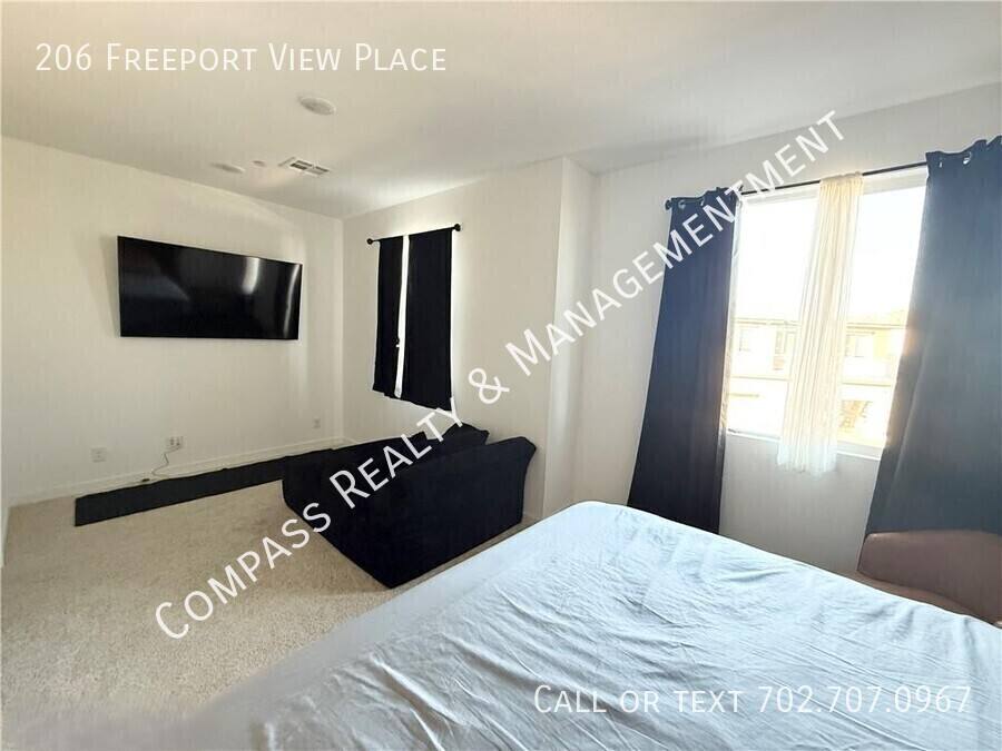 Townhouse for rent at 206 Freeport View Place, Henderson, NV 89011