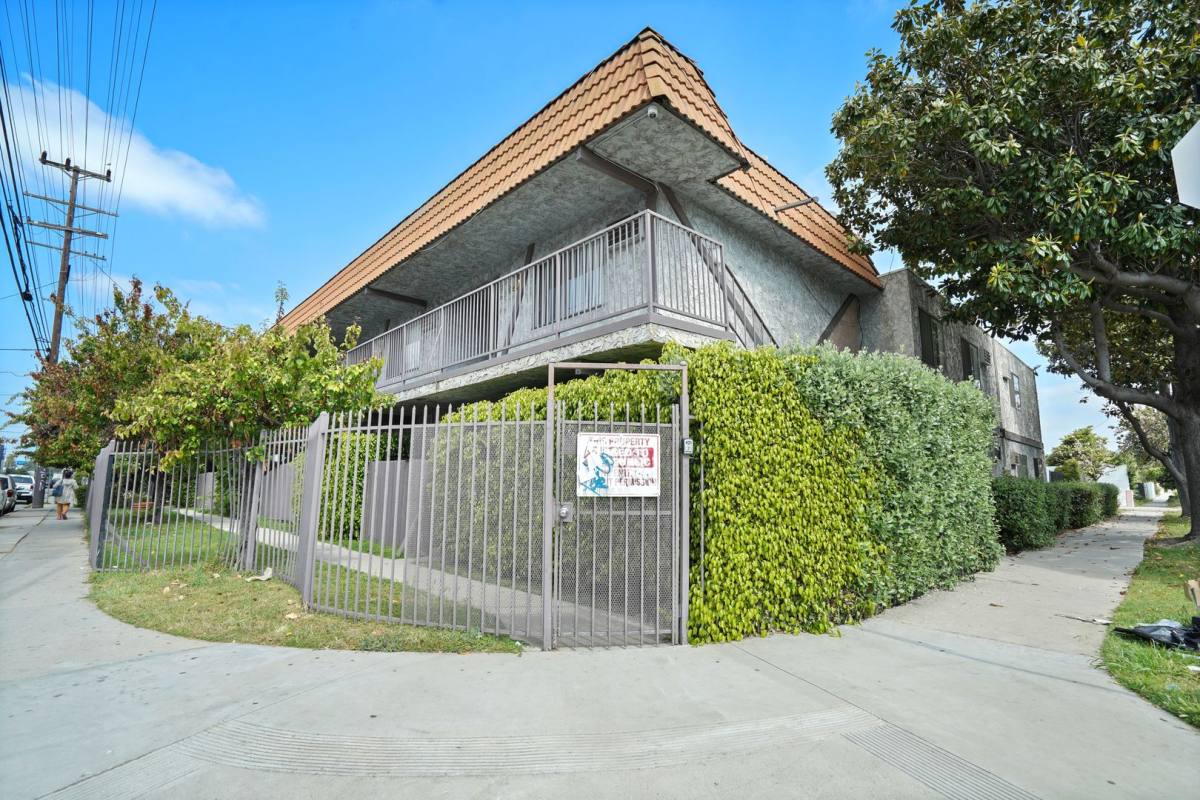 Apartment for rent at 14235 Vanowen St, Van Nuys, CA 91405