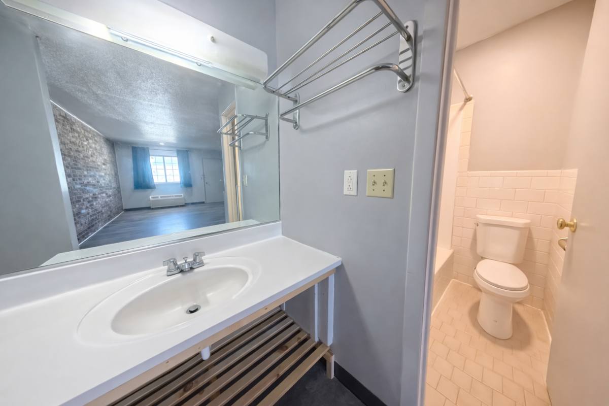 Apartment for rent at 401 N E Ave #17, Columbus, KS 66725
