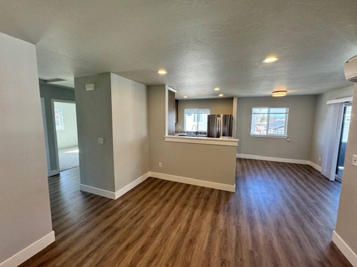 Apartment for rent at 405-415 E Rapp Rd, Talent, OR 97540