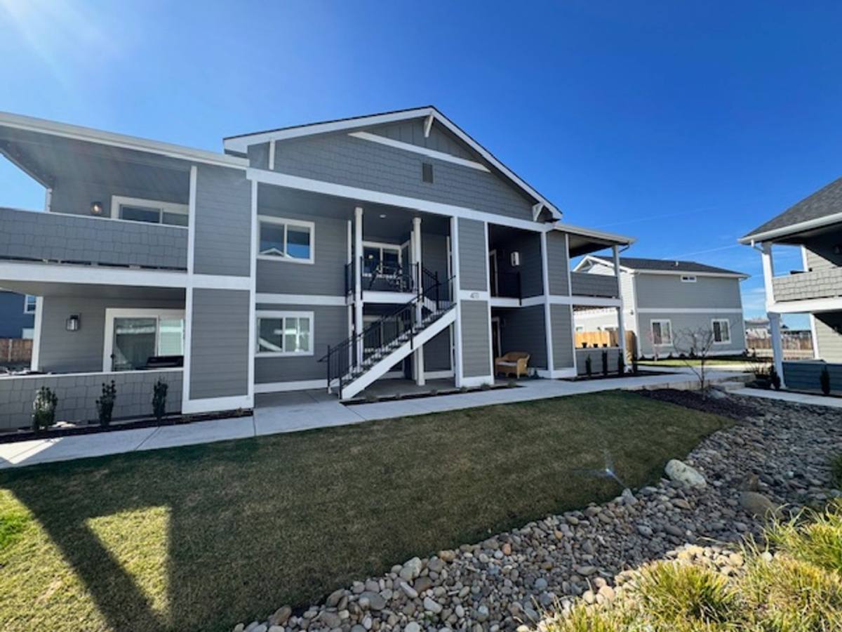 Apartment for rent at 405-415 E Rapp Rd, Talent, OR 97540