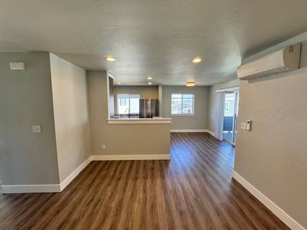 Apartment for rent at 405-415 E Rapp Rd, Talent, OR 97540