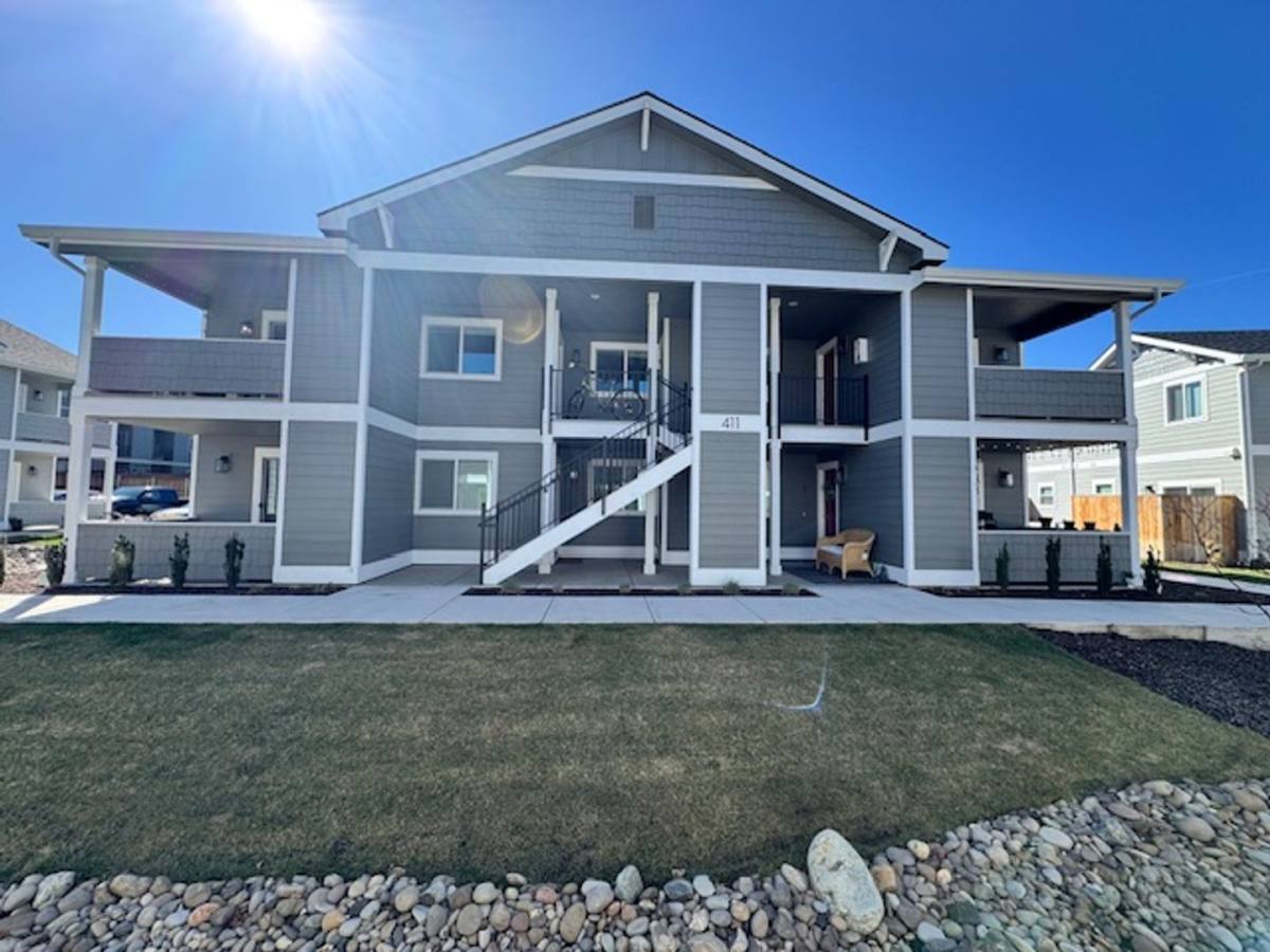 Apartment for rent at 405-415 E Rapp Rd, Talent, OR 97540