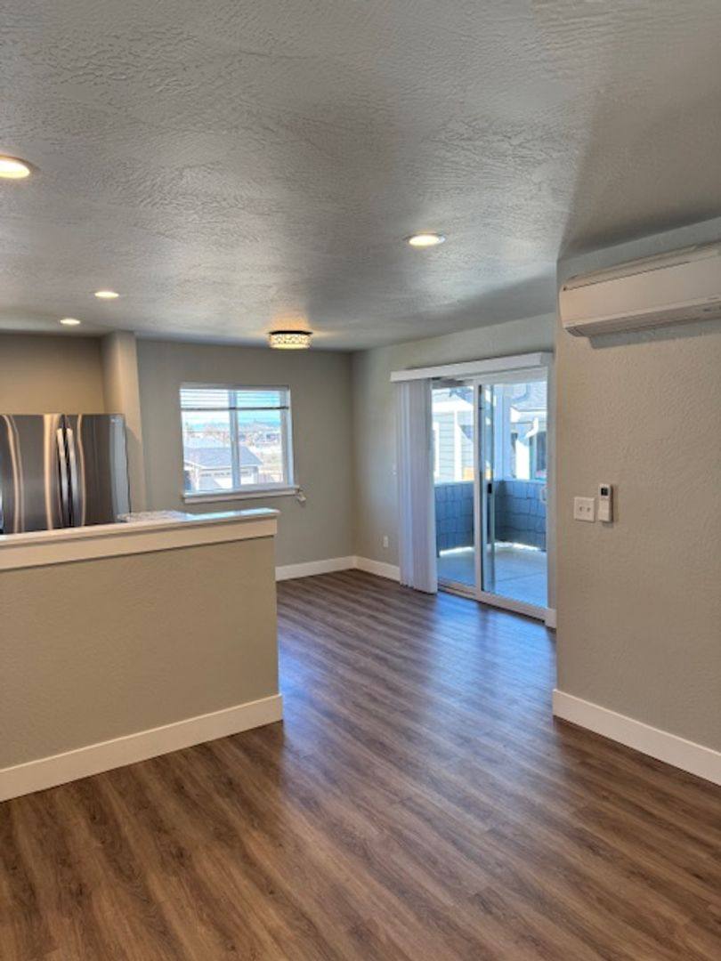 Apartment for rent at 405-415 E Rapp Rd, Talent, OR 97540