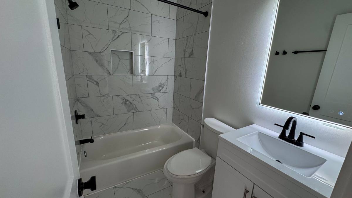 Apartment for rent at 636, 638, 640 Audubon St, New Orleans, LA 70118