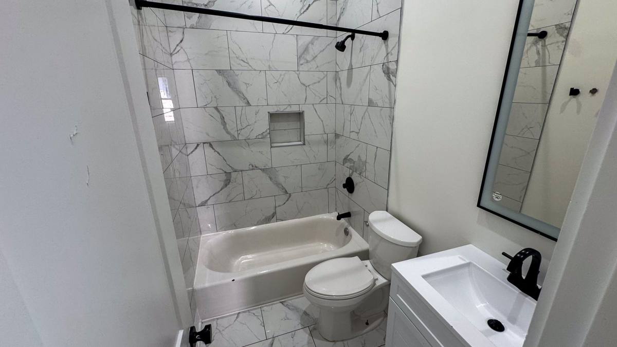 Apartment for rent at 636, 638, 640 Audubon St, New Orleans, LA 70118