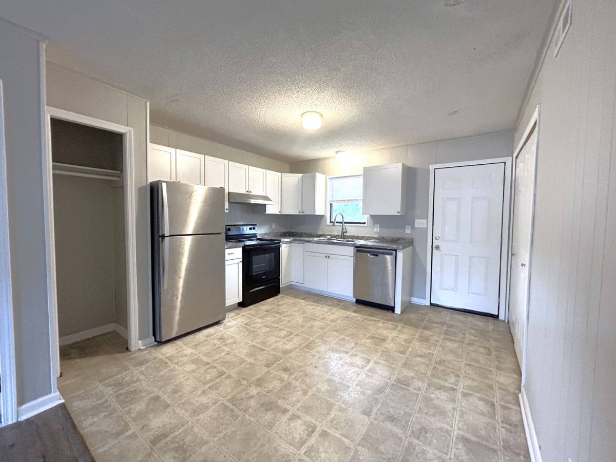 Apartment for rent at 102 Ravenwood, Jacksonville, NC 28546