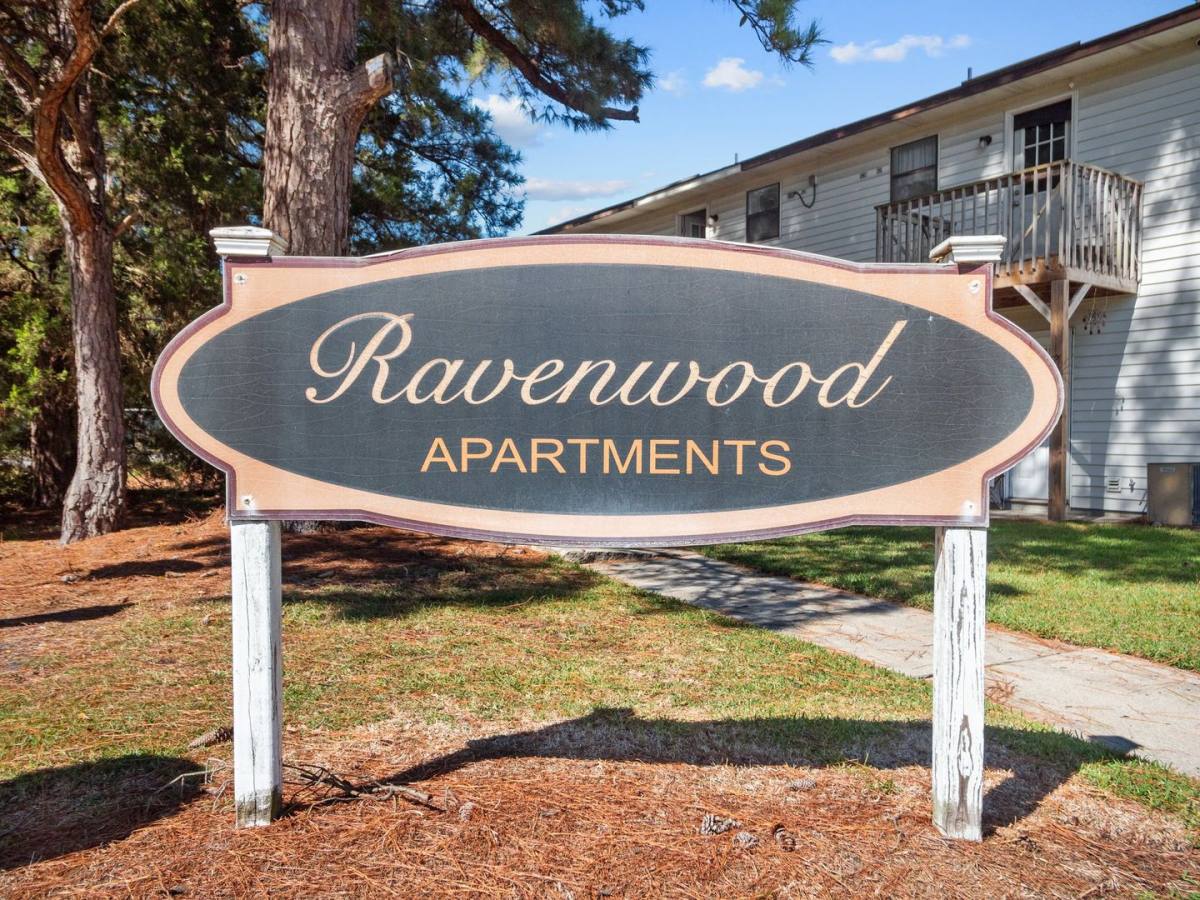 Apartment for rent at 102 Ravenwood, Jacksonville, NC 28546