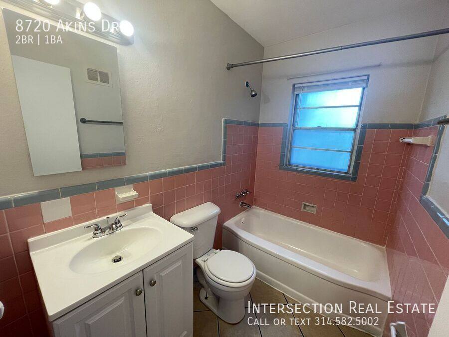 House for rent at 8720 Akins Dr, Saint Louis, MO 63136