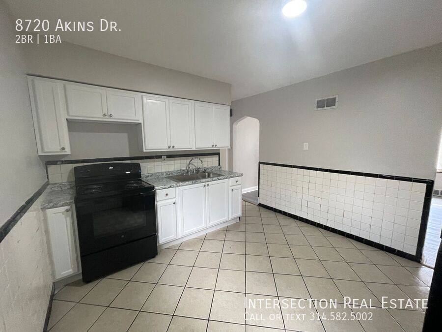 House for rent at 8720 Akins Dr, Saint Louis, MO 63136