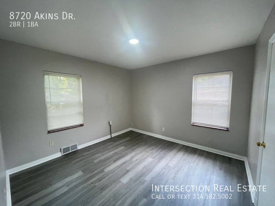 House for rent at 8720 Akins Dr, Saint Louis, MO 63136