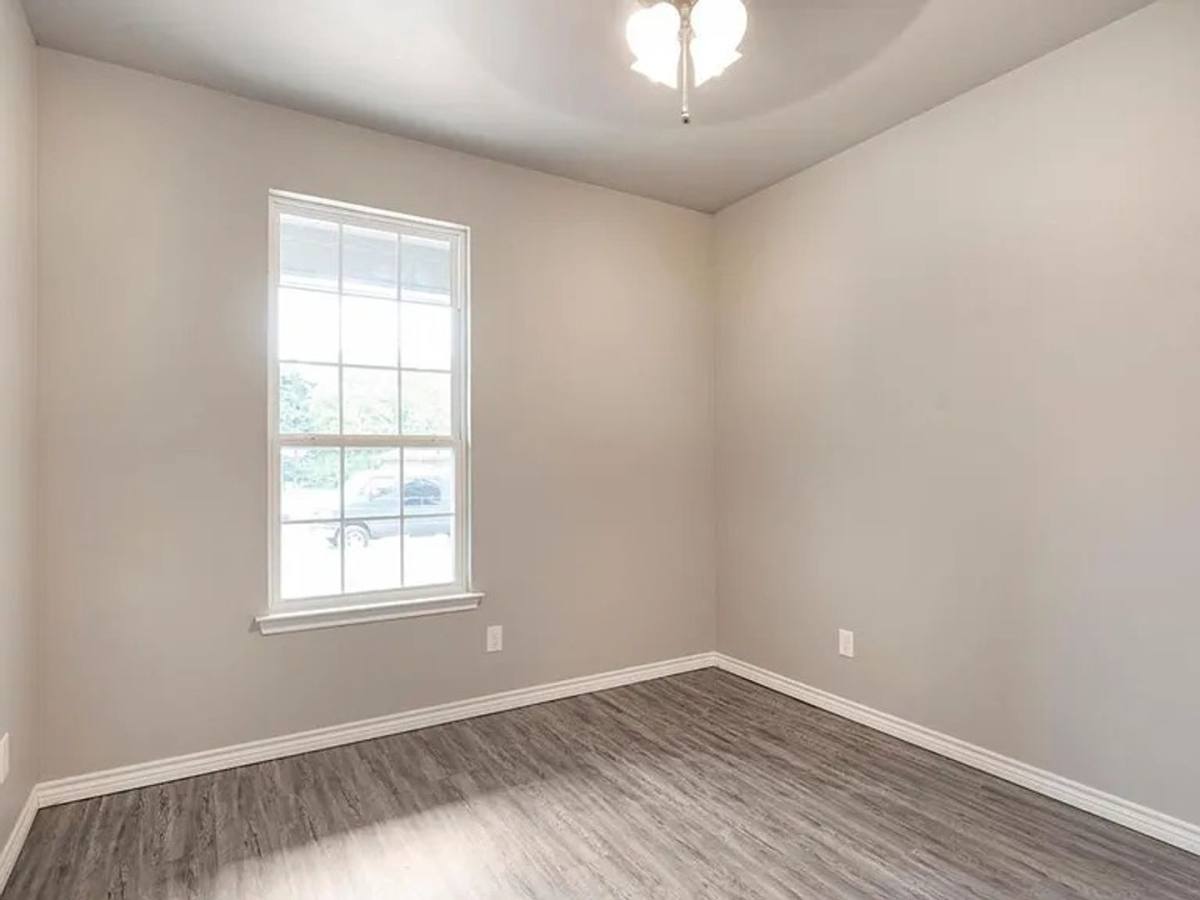 Apartment for rent at 523-525 N St, Gladewater, TX 75647