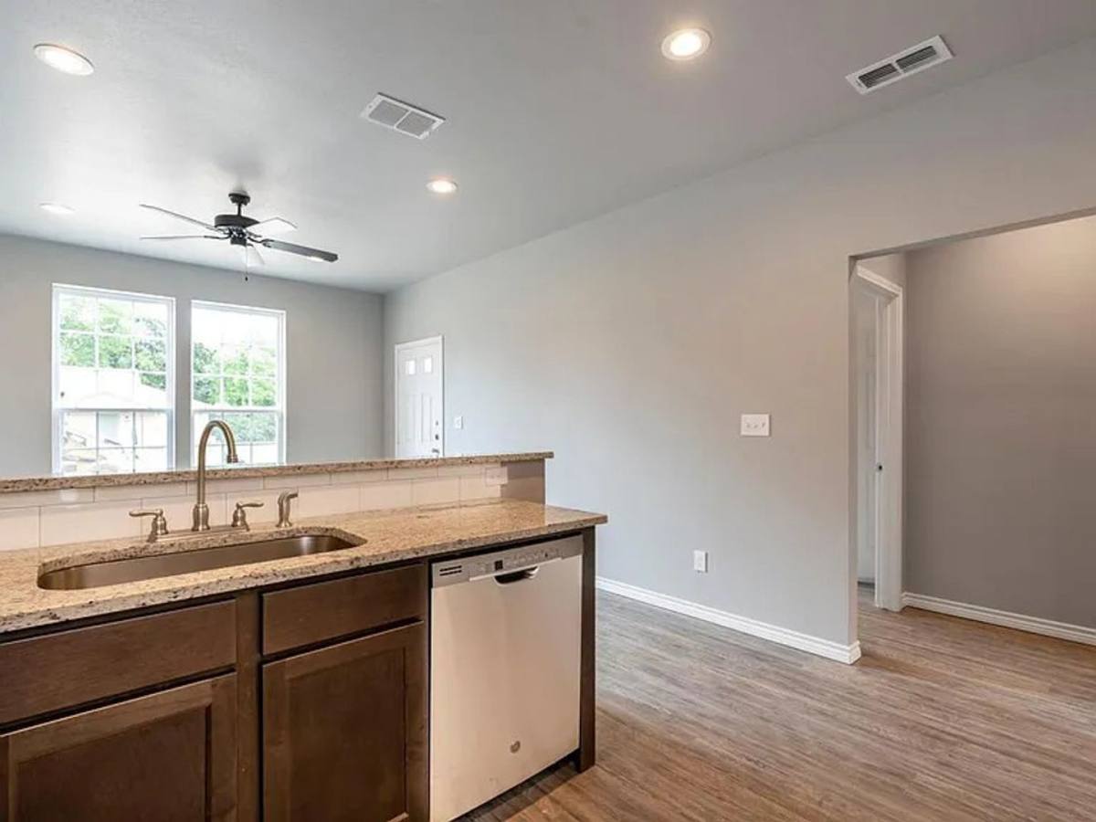 Apartment for rent at 523-525 N St, Gladewater, TX 75647
